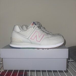 Women New Balance Light Gray and Pink Athletic Shoes